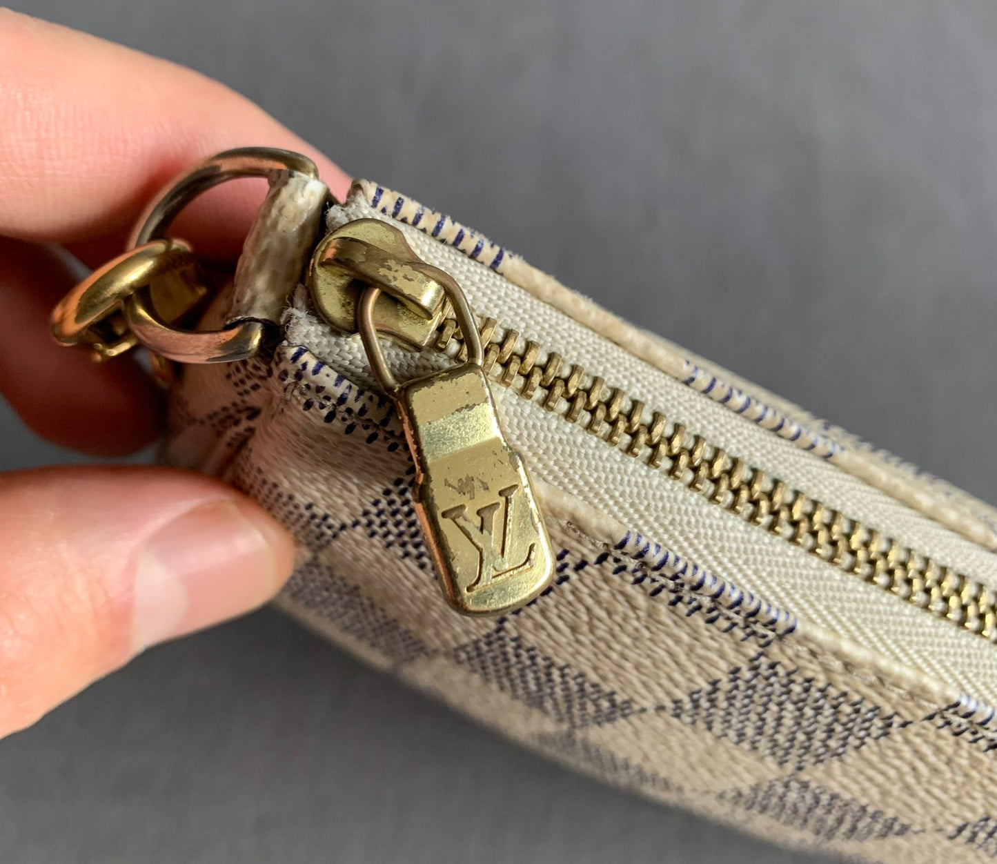 Pochette accessories LV