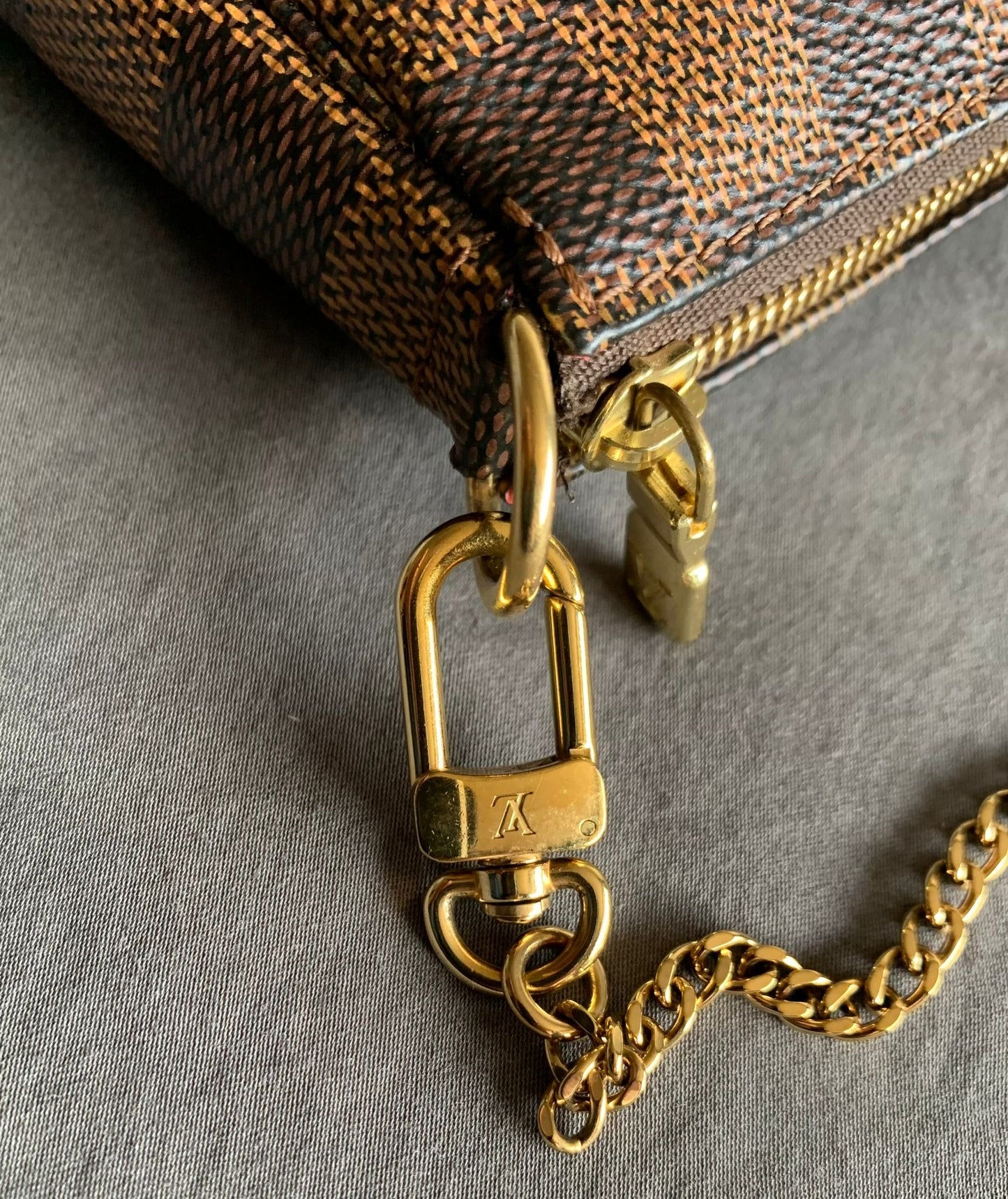 Pochette accessories LV