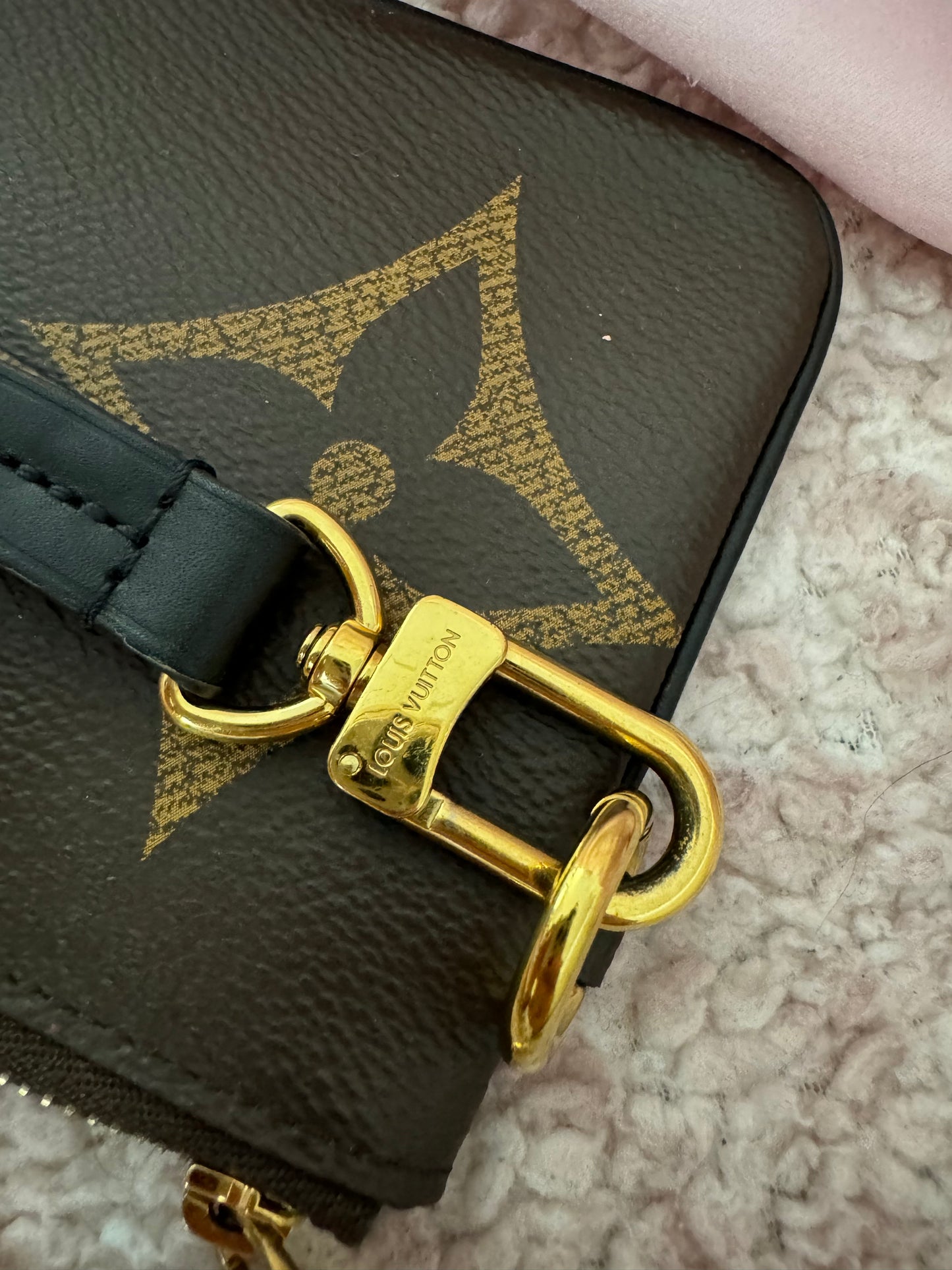 Mini Pochette LV