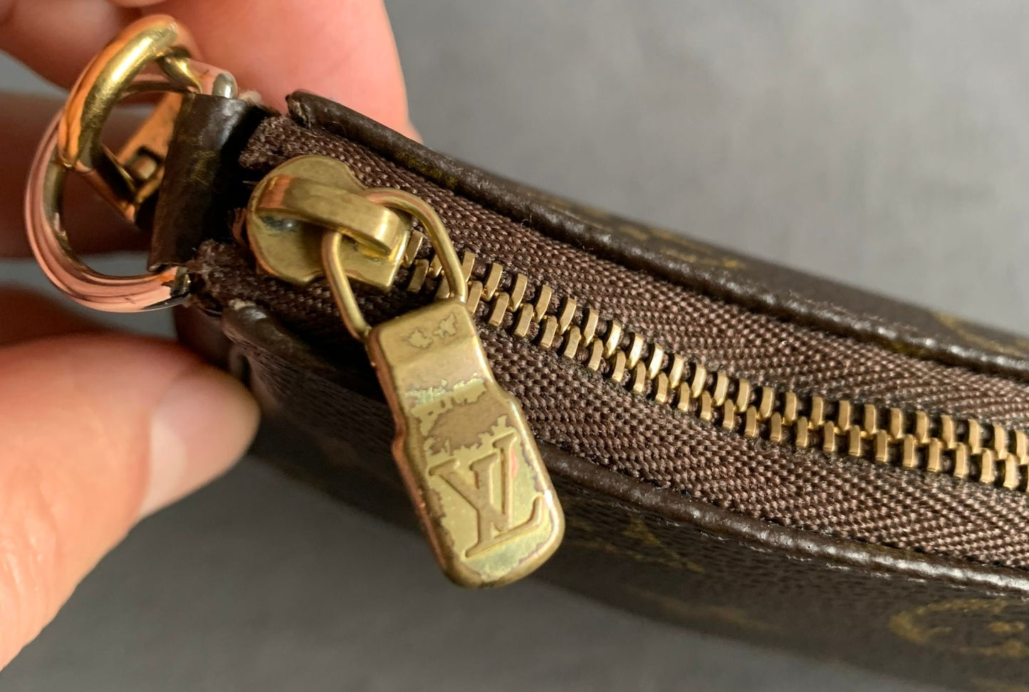 Pochette accessories Lv