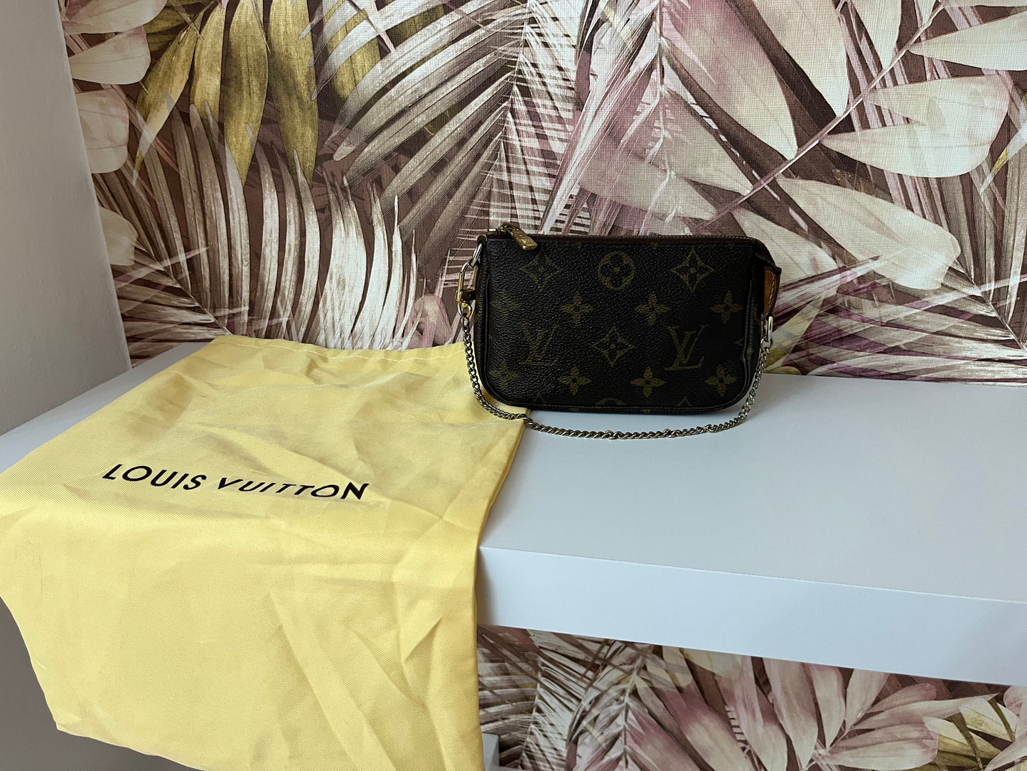 Louis Vuitton mini pochette