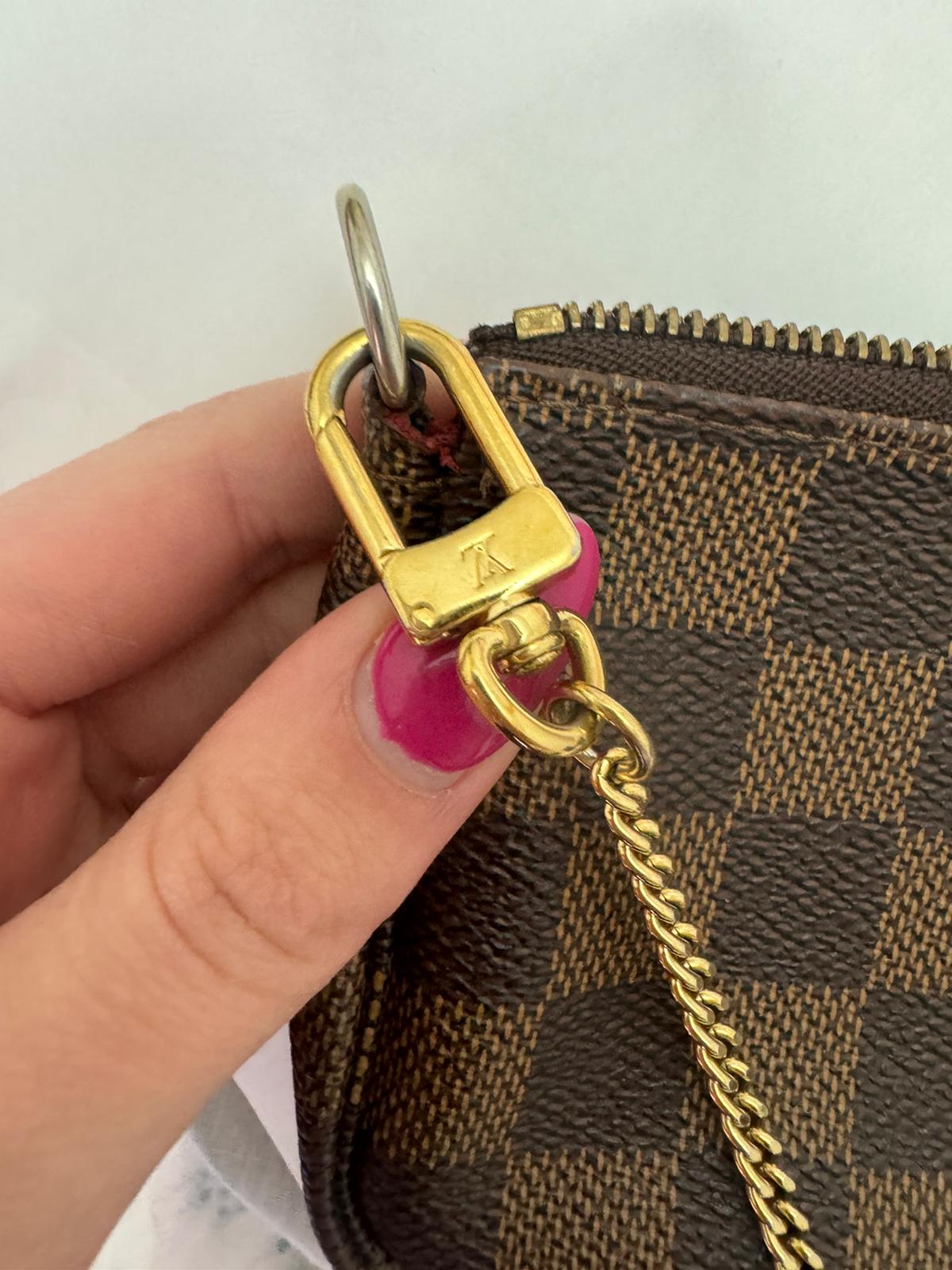 Mini pochette LV