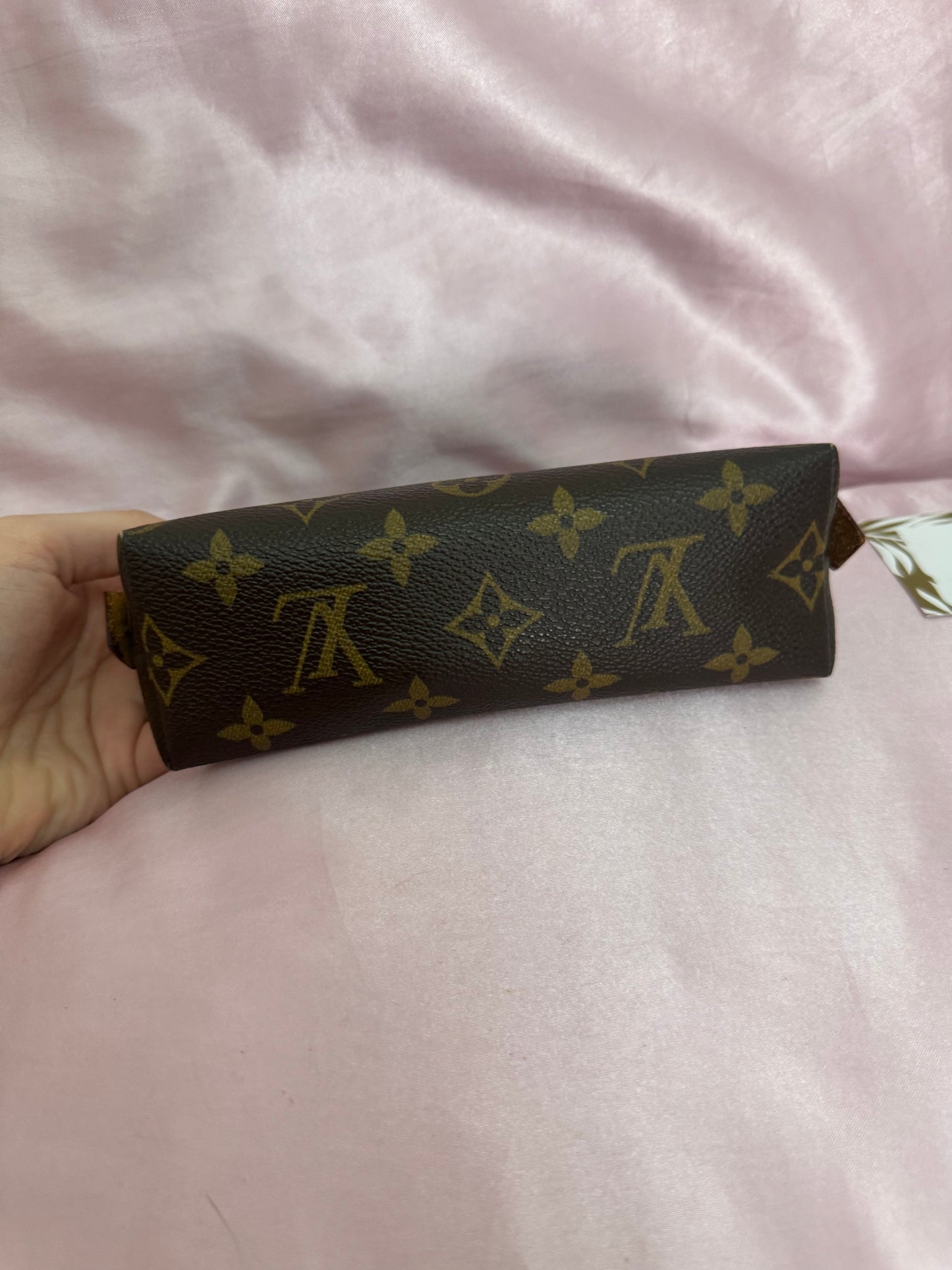 Pochette Cosmetique LV